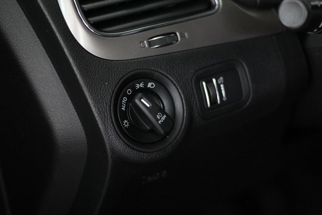 Used 2018 Dodge Journey Crossroad w/ Nav & Sun Group AWD/4WD image 49
