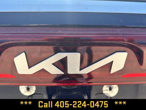 Used 2024 Kia Carnival LX image 12