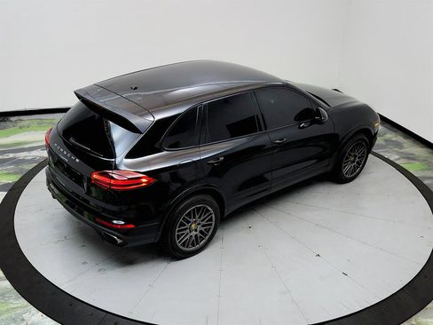 Used 2017 Porsche Cayenne Platinum Edition image 32