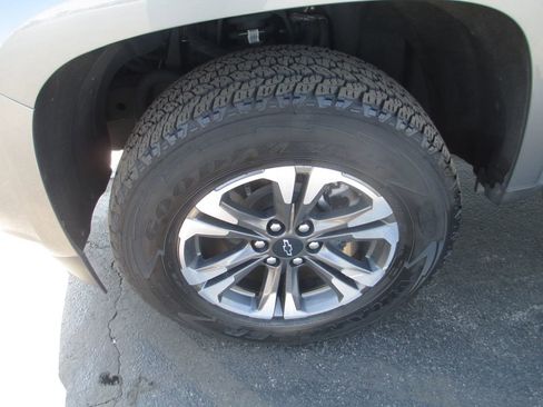 Used 2022 Chevrolet Colorado Z71 AWD/4WD image 14