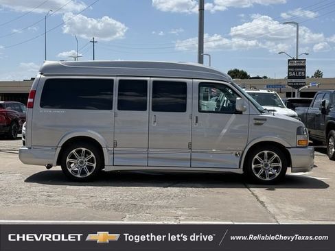 Used 2018 GMC Savana 2500 w/ Enhanced Convenience Package RWD image 5