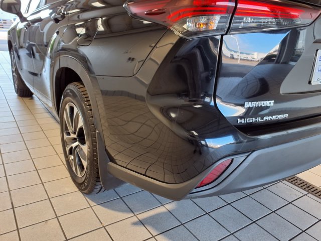 Used 2024 Toyota Highlander XLE AWD/4WD image 21