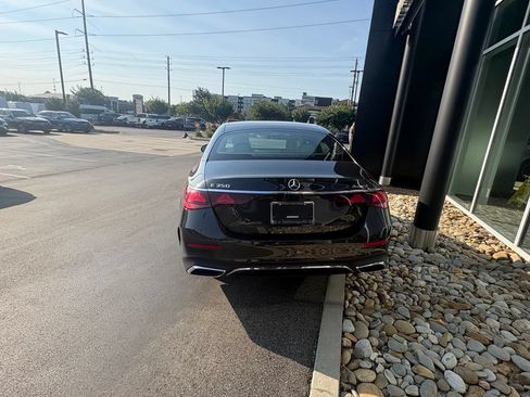 Used 2025 Mercedes-Benz E 350 4MATIC Sedan image 7