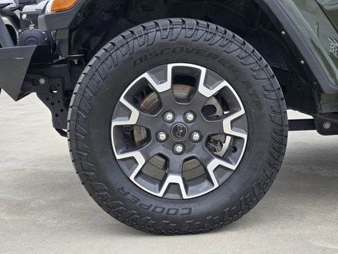 Used 2024 Jeep Wrangler Unlimited Sahara w/ Technology Group AWD/4WD image 11