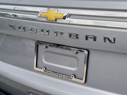 Used 2024 Chevrolet Suburban LT RWD image 9