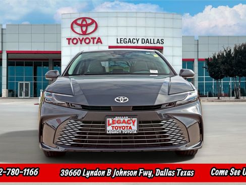 Used 2026 Toyota Camry XLE FWD image 5