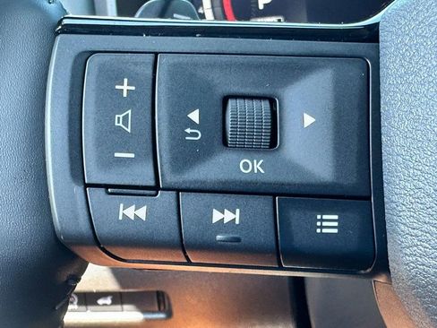 Used 2025 Nissan Rogue SL AWD/4WD image 18