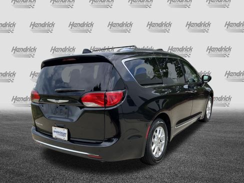 Used 2020 Chrysler Pacifica Touring-L w/ Advanced Safetytec Group FWD image 9