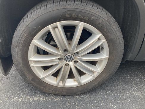 Used 2010 Volkswagen Tiguan SEL image 24