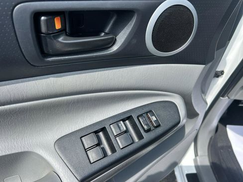 Used 2014 Toyota Tacoma PreRunner w/ TRD Off-Road Package image 15