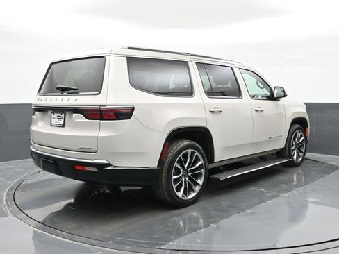 Used 2022 Jeep Wagoneer Series III w/ Premium Group I image 8