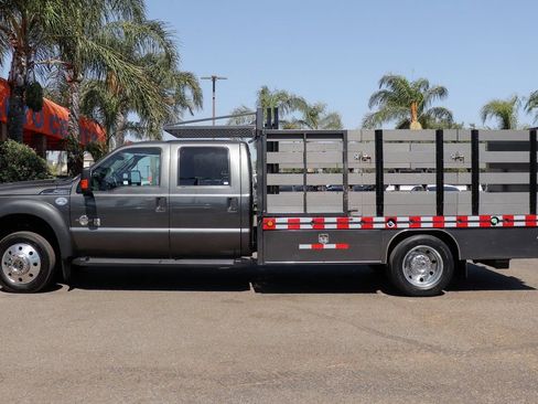 Used 2016 Ford F550 4x4 Crew Cab Super Duty w/ XLT Interior Package image 5