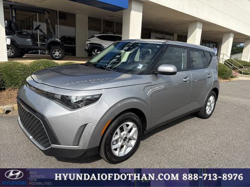 Used 2025 Kia Soul LX w/ LX Technology Package FWD image 1