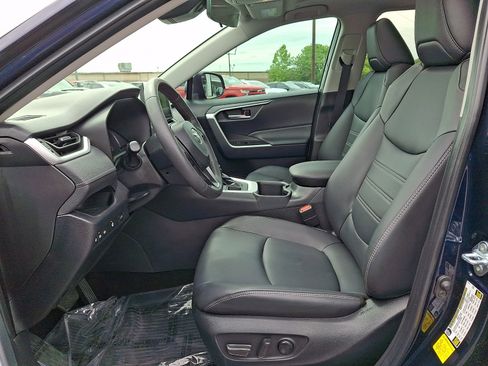 Used 2025 Toyota RAV4 XLE Premium w/ Weather Package AWD/4WD image 15