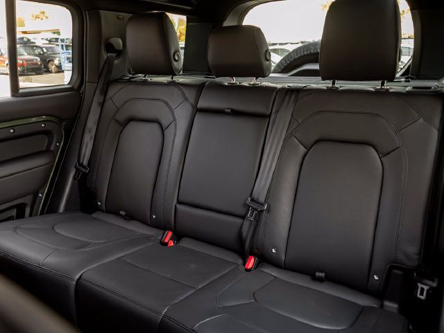 New 2026 Land Rover Defender 110 X-Dynamic SE AWD/4WD image 28