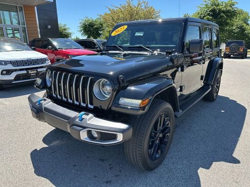 Used 2023 Jeep Wrangler Unlimited Sahara w/ Cold Weather Group AWD/4WD image 2