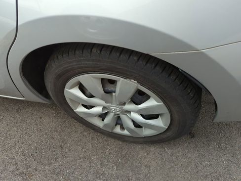 Used 2016 Toyota Corolla LE image 5