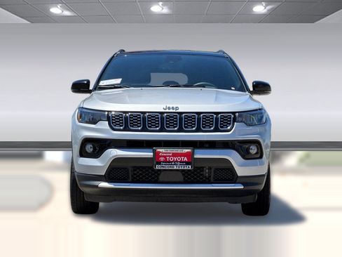 Used 2025 Jeep Compass Limited AWD/4WD image 6