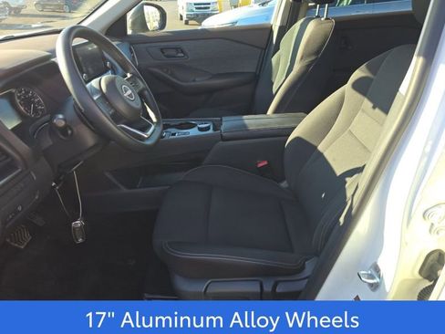 Used 2023 Nissan Rogue S image 10