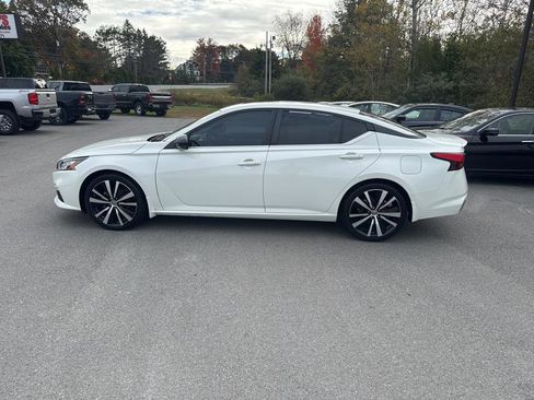 Used 2021 Nissan Altima 2.5 SR w/ SR Premium Package image 2