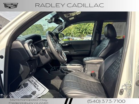 Used 2022 Toyota Tacoma TRD Off-Road image 12