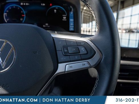 Used 2025 Volkswagen Atlas SE AWD/4WD image 12