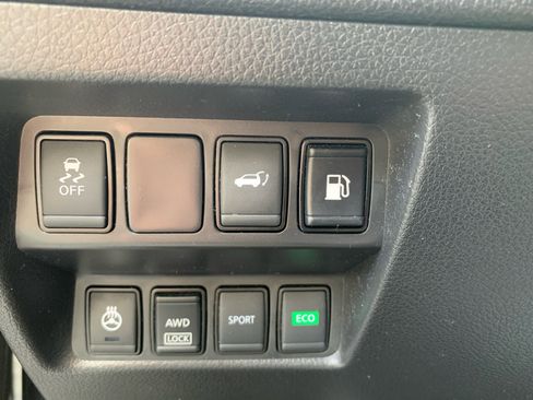 Used 2018 Nissan Rogue SV w/ Sun & Sound Touring Package image 21