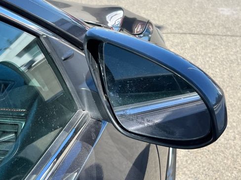 Used 2017 Toyota Camry SE image 16