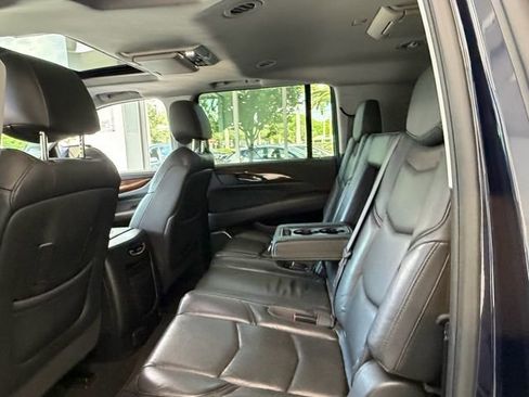 Used 2018 Cadillac Escalade ESV Luxury RWD image 6