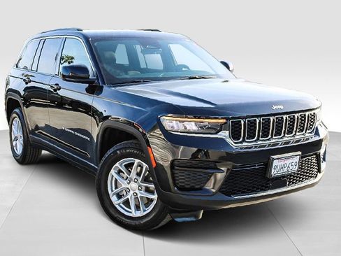 Used 2025 Jeep Grand Cherokee Laredo X AWD/4WD image 2