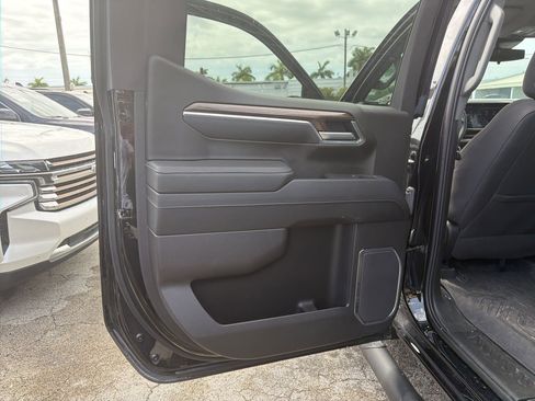 Used 2025 Chevrolet Silverado 1500 LT Trail Boss w/ LPO, Dark Essentials Package image 12