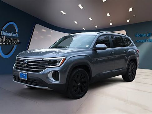 Certified 2025 Volkswagen Atlas SE image 9