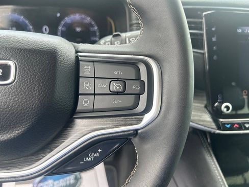Used 2024 Jeep Wagoneer L Series II w/ Flexible Seating Group AWD/4WD image 20