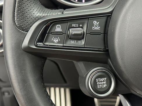 Used 2022 Alfa Romeo Giulia Veloce image 19