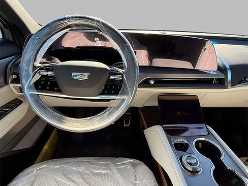 New 2026 Cadillac Vistiq Luxury image 3