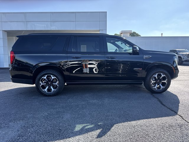 Used 2025 GMC Yukon XL AT4 w/ AT4 Premium Plus Package AWD/4WD image 2