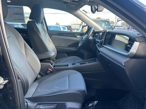 New 2026 Volkswagen Tiguan SE image 16