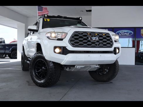 Used 2019 Toyota Tacoma TRD Sport w/ Technology Package AWD/4WD image 1