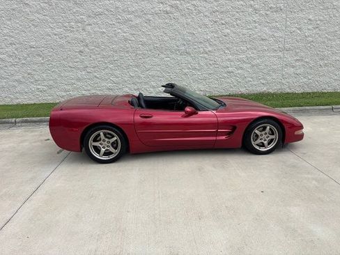 Used 2000 Chevrolet Corvette Convertible RWD image 3