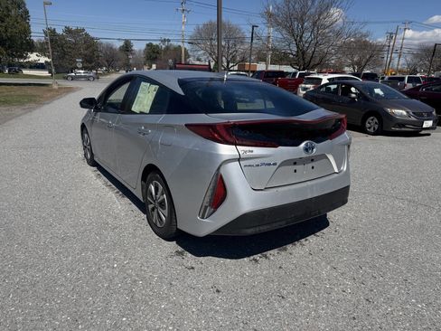 Used 2017 Toyota Prius Prime Premium FWD image 3