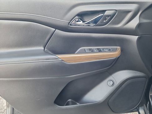 Used 2020 GMC Acadia SLE w/ Driver Convenience Package image 12