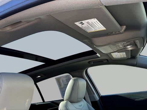 Used 2022 Cadillac XT4 Luxury w/ Cold Weather Package image 18