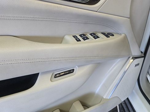 Used 2015 Cadillac Escalade ESV Luxury image 24