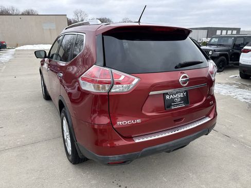 Used 2016 Nissan Rogue SV w/ SV Premium Package image 4