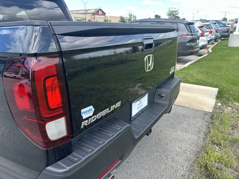 Certified 2023 Honda Ridgeline Sport image 9