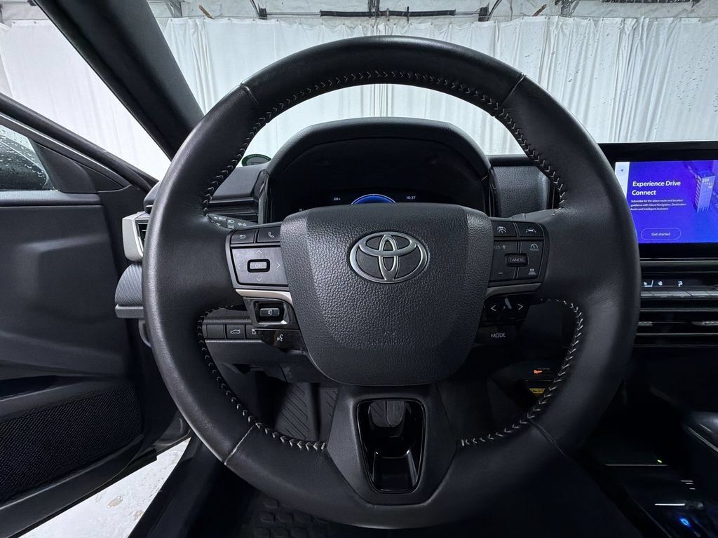 Used 2025 Toyota Camry SE w/ Convenience Package AWD/4WD image 17