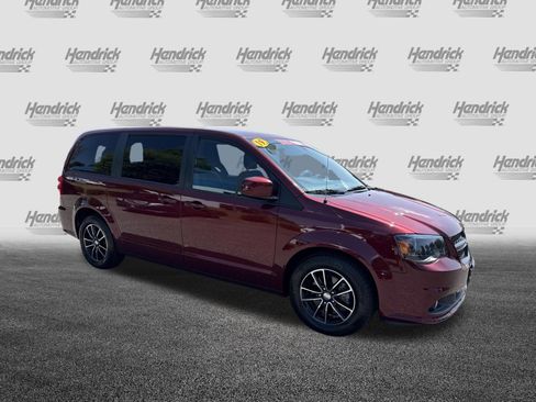 Used 2019 Dodge Grand Caravan SE FWD image 2