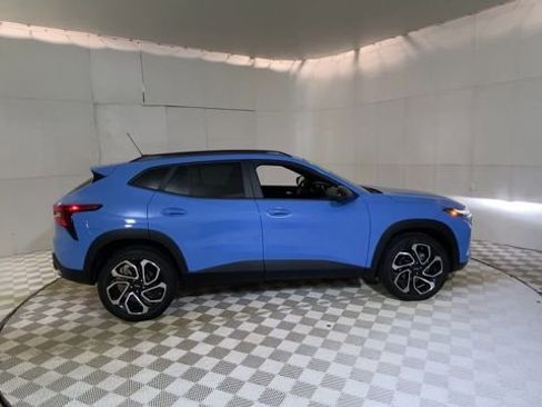 Used 2024 Chevrolet Trax RS w/ Sunroof Package image 4