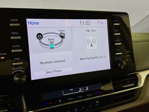 Used 2024 Toyota Sienna LE FWD image 14