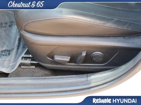 Used 2025 Hyundai Elantra Limited FWD image 24